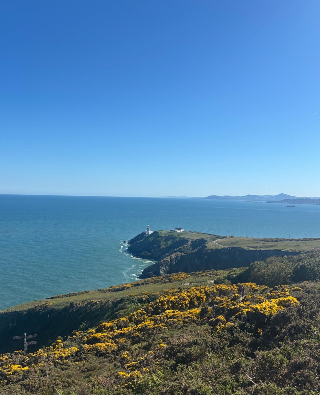 Zu sehen ist eine Küste in Irland.